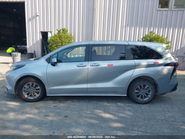 5TDKRKEC2PS165617 Toyota SIENNA LE