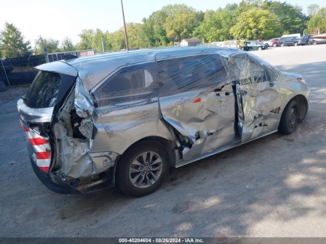 5TDKRKEC2PS165617 Toyota SIENNA LE