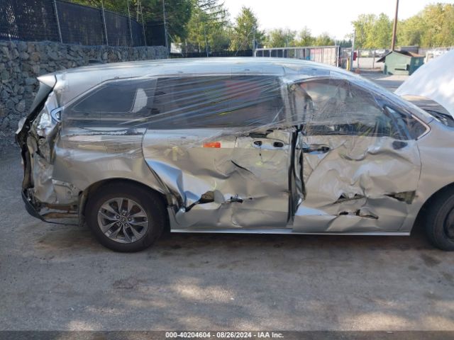 5TDKRKEC2PS165617 Toyota SIENNA LE