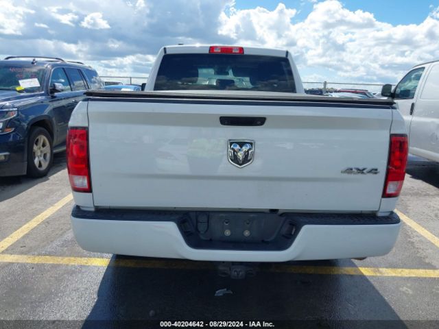 1C6RR7FT6JS217962 RAM 1500 Express Quad Cab 4x4 6'4 Box