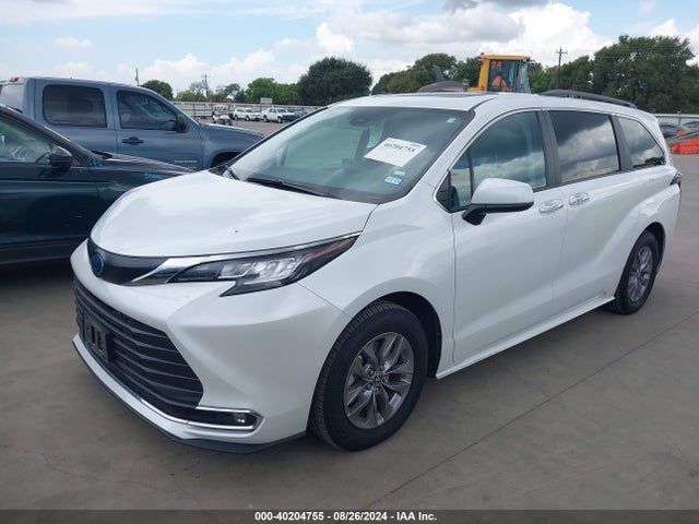 Toyota SIENNA XLE 2023 5TDYRKEC7PS152534 Image 2