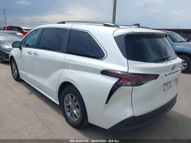 Toyota SIENNA XLE 2023 5TDYRKEC7PS152534 Image 3