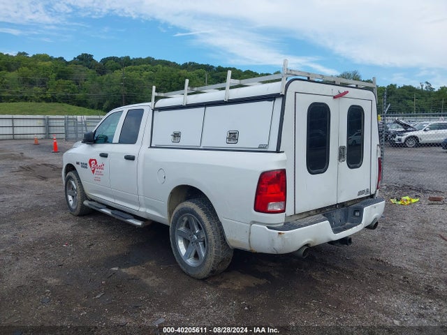 1C6RR7FT1HS760582 RAM 1500 Express Quad Cab 4x4 6'4 Box