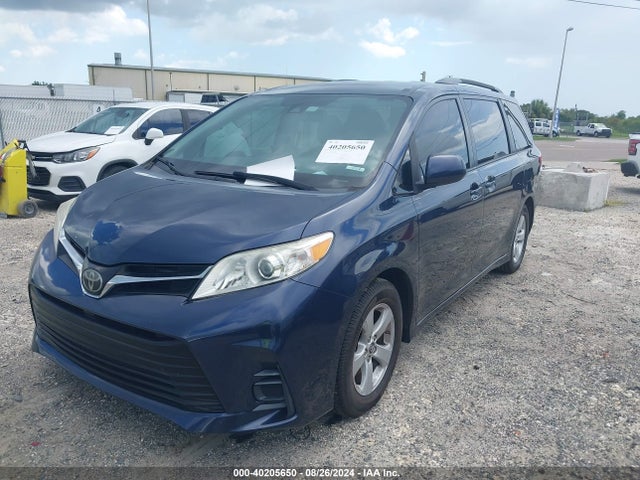 Toyota Sienna Le 8 Passenger 2018 5TDKZ3DC6JS963889 Image 2
