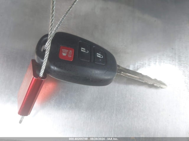 Toyota RAV4 LE 2018 JTMZFREV4JJ187625 Image 11