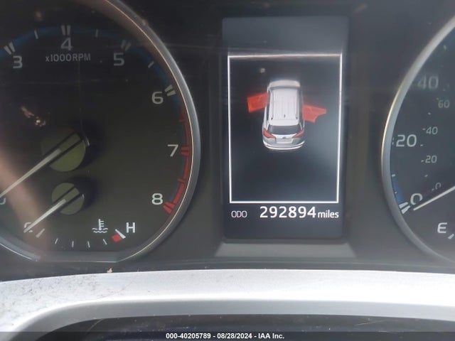 Toyota RAV4 LE 2018 JTMZFREV4JJ187625 Image 15