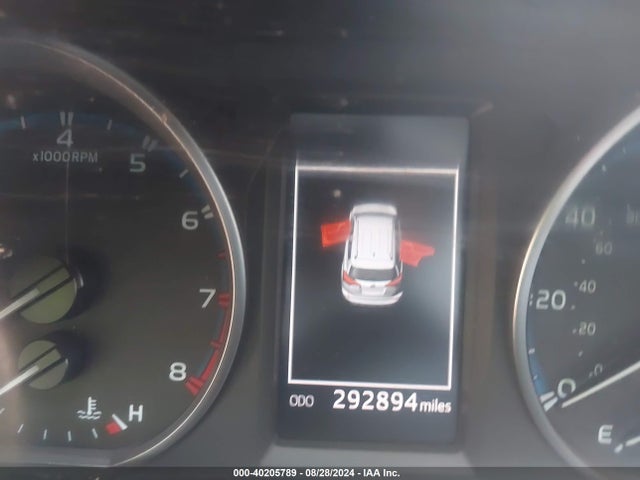 Toyota RAV4 LE 2018 JTMZFREV4JJ187625 Image 7