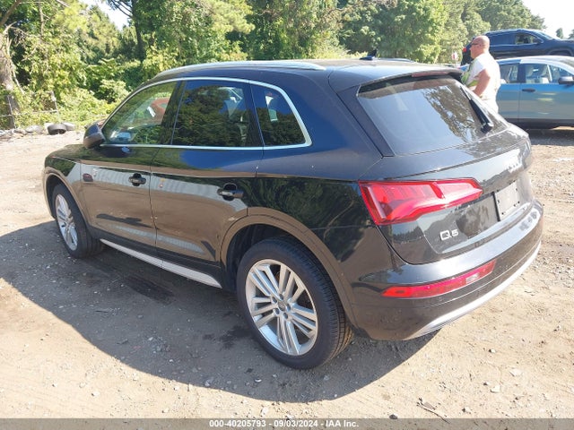 WA1CNAFY2J2222279 Audi Q5 2.0t Premium/2.0t Tech Premium