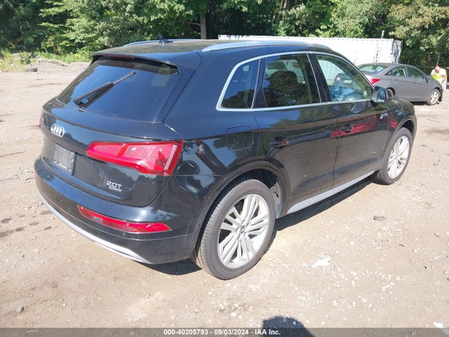 WA1CNAFY2J2222279 Audi Q5 2.0t Premium/2.0t Tech Premium