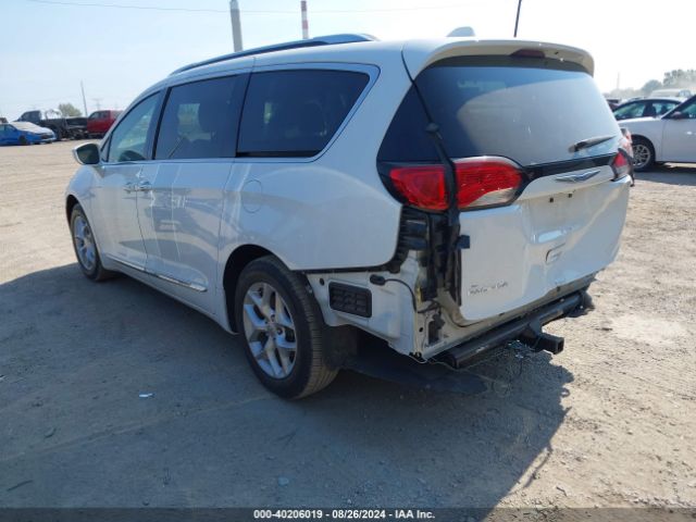2019 CHRYSLER PACIFICA 2C4RC1BGXKR522805 Photo 2