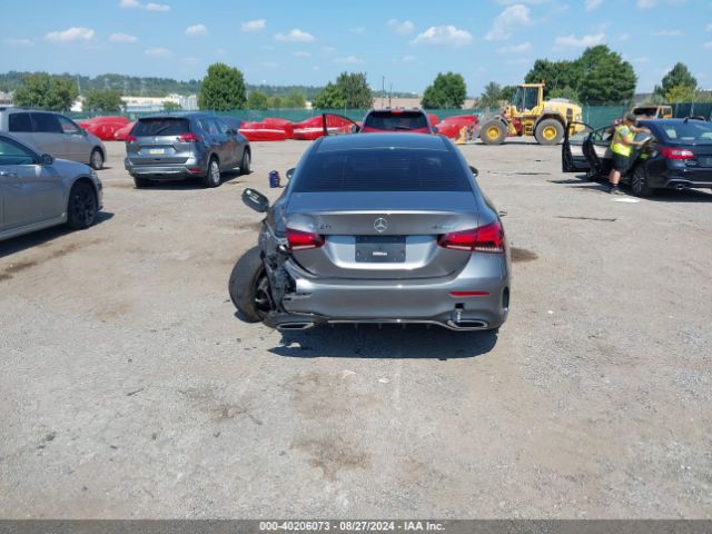 W1K3G4FB7NJ377599 Mercedes-Benz A 220 4matic