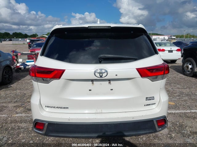 Toyota Highlander Limited Platinum 2018 5TDYZRFH6JS264641 Image 17