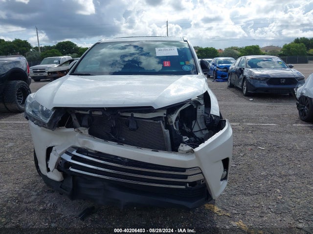 Toyota Highlander Limited Platinum 2018 5TDYZRFH6JS264641 Image 6
