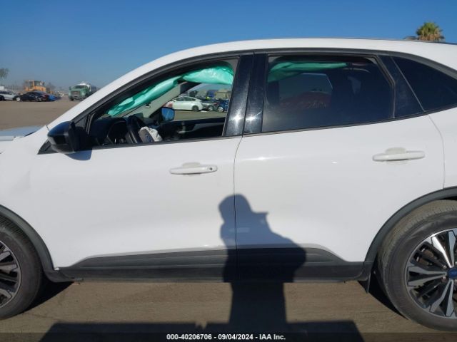 1FMCU0G65NUA91225 Ford ESCAPE SE