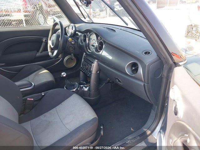 2005 MINI COOPER S WMWRH33525TF84514 Photo 4