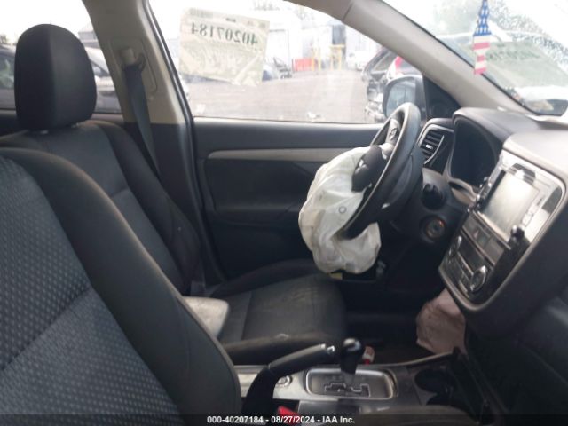 JA4AZ3A32JJ002469 Mitsubishi Outlander Es