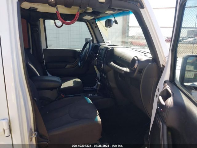 1C4BJWDG9FL589802 Jeep Wrangler Unlimited Sport