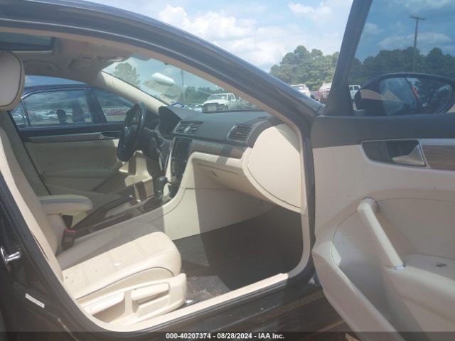 1VWBT7A30GC029070 Volkswagen Passat 1.8t Se