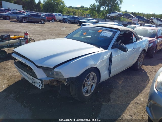 Ford Mustang V6 2014 1ZVBP8EM1E5299942 Image 2
