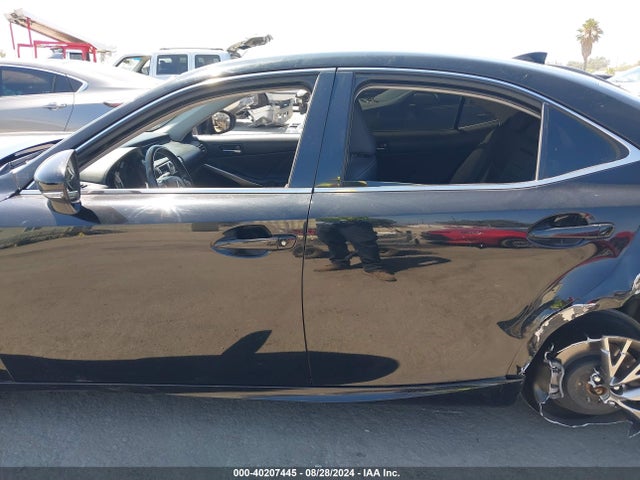 Lexus IS 200T 2016 JTHBA1D28G5006289 Image 15