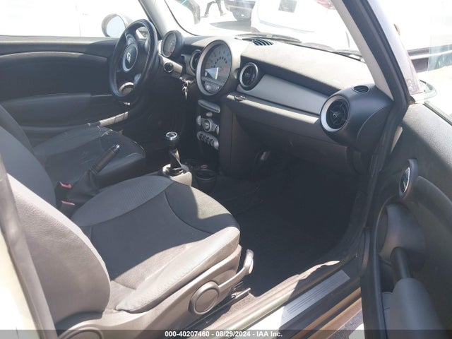 2009 MINI COOPER CLUBMAN WMWML33549TX50303 Photo 4