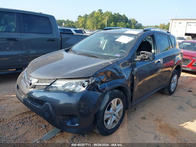 Toyota RAV4 LE 2015 JTMBFREV5FJ049679 Image 2