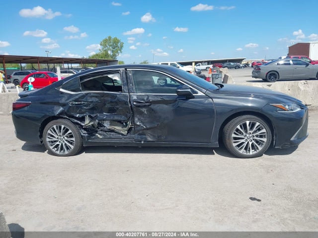Lexus ES 300H 2021 58ADA1C17MU002579 Image 13