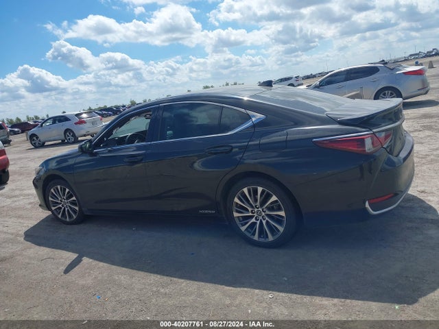 Lexus ES 300H 2021 58ADA1C17MU002579 Image 14