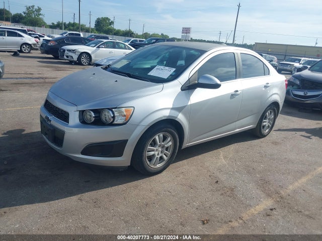 Chevrolet Sonic Lt Auto 2015 1G1JC5SH0F4200642 Image 2