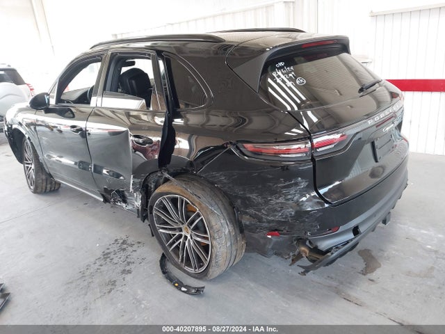 2022 PORSCHE CAYENNE WP1AB2AY6NDA31413 Photo 2