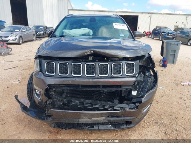 3C4NJCCB7JT351428 Jeep Compass Limited Fwd