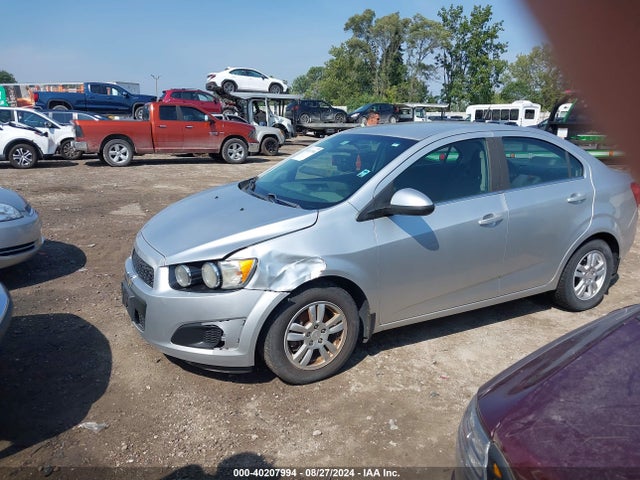 Chevrolet SONIC LT 2014 1G1JC5SH5E4113172 Image 2