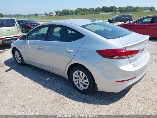 Hyundai ELANTRA SE 2018 5NPD74LF5JH402878 Image 3