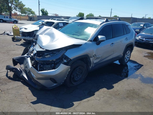 Toyota RAV4 LE 2021 2T3K1RFV4MC164612 Image 2