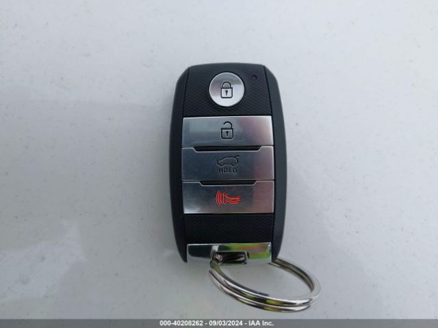 KNDCB3LC8J5205598 KIA NIRO LX