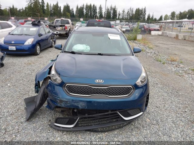 KNDCB3LC8J5205598 KIA NIRO LX