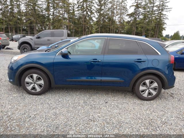 KNDCB3LC8J5205598 KIA NIRO LX