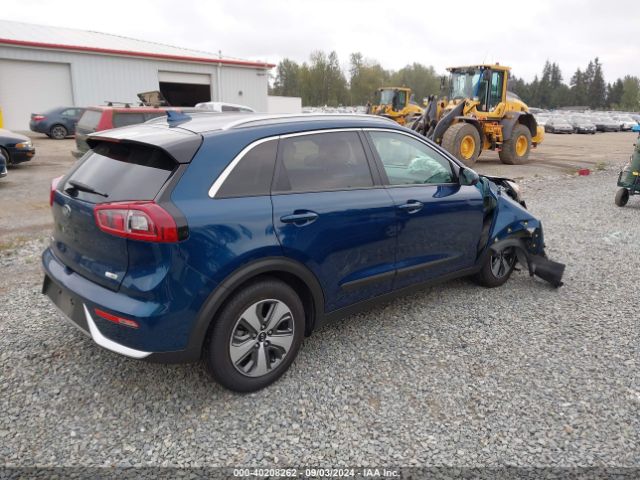 KNDCB3LC8J5205598 KIA NIRO LX