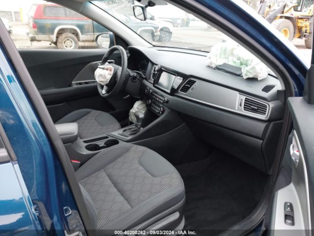 KNDCB3LC8J5205598 KIA NIRO LX