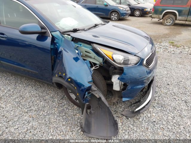 KNDCB3LC8J5205598 KIA NIRO LX