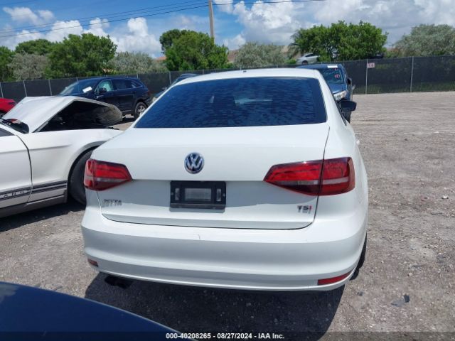 3VWDB7AJXJM207499 Volkswagen Jetta 1.4t Se/1.4t Wolfsburg Edition