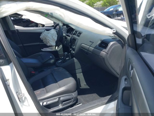 3VWDB7AJXJM207499 Volkswagen Jetta 1.4t Se/1.4t Wolfsburg Edition