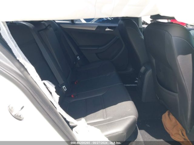 3VWDB7AJXJM207499 Volkswagen Jetta 1.4t Se/1.4t Wolfsburg Edition