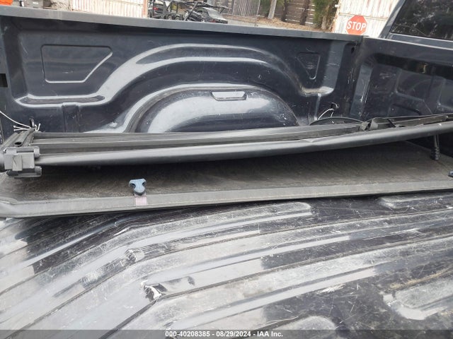 1C6RR6FG5JS208117 RAM 1500 Express Quad Cab 4x2 6'4 Box
