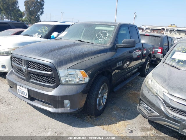 1C6RR6FG5JS208117 RAM 1500 Express Quad Cab 4x2 6'4 Box