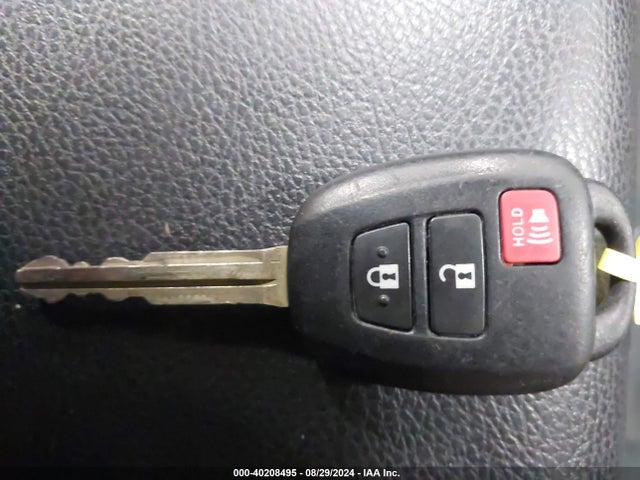 Toyota RAV4 LE 2016 2T3BFREV8GW483503 Image 11