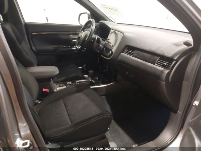 JA4AZ3A38JZ024283 Mitsubishi Outlander Le