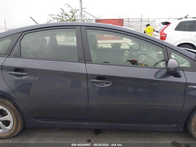 Toyota Prius Two 2014 JTDKN3DU9E1745923 Image 13