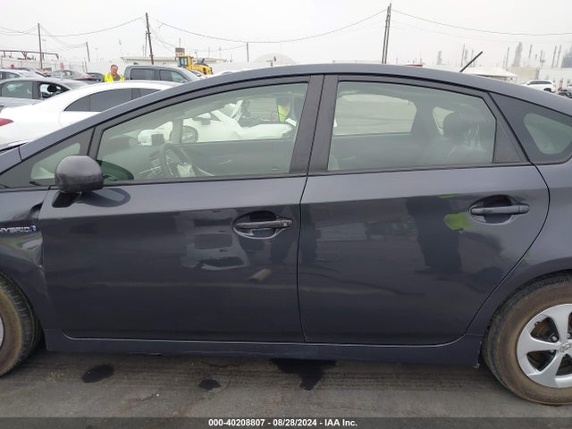 Toyota Prius Two 2014 JTDKN3DU9E1745923 Image 14