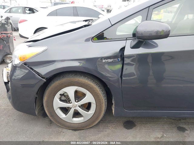 Toyota Prius Two 2014 JTDKN3DU9E1745923 Image 17